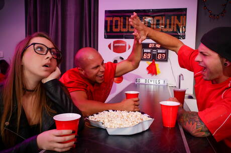 Due tizi americani, il muscoloso Eli Hunter e il bel ragazzo Eddie Danger, fanno del buon sesso