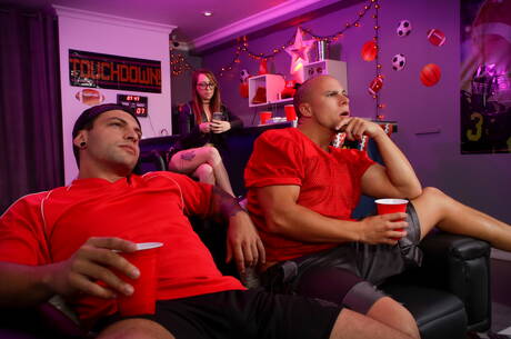 Due tizi americani, il muscoloso Eli Hunter e il bel ragazzo Eddie Danger, fanno del buon sesso