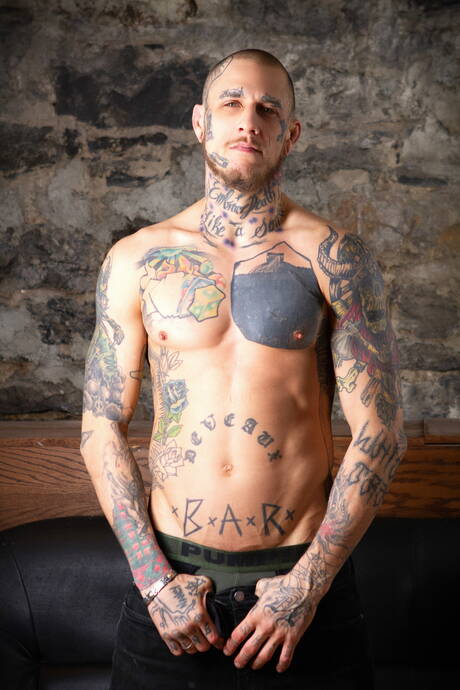 American beefy Dante Colle and canadian superstud Bo Sinn make a love