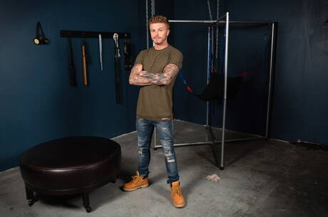 I due ragazzi americani sexy, il robusto Blake Ryder e il muscoloso Nic Sahara, si sono scopati a vicenda