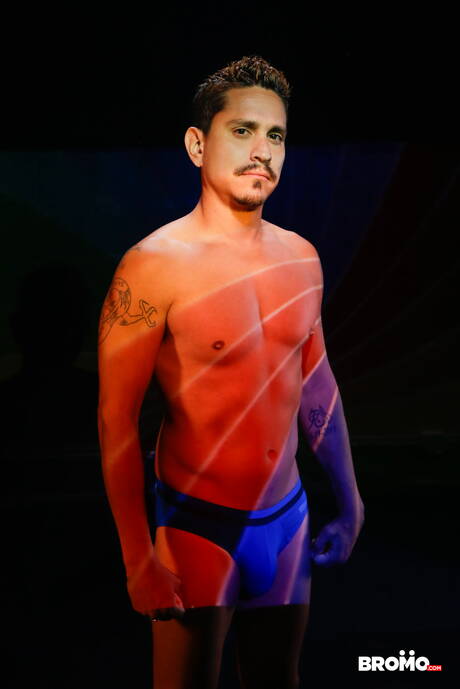 Leuke Amerikaanse maatjes, stoere kerel Julian Knowles en gespierde Lex Sabre maken de liefde