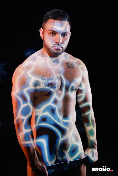 Nice american buddies husky guy Julian Knowles and muscular Lex Sabre make a love