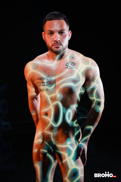 Nice american buddies husky guy Julian Knowles and muscular Lex Sabre make a love