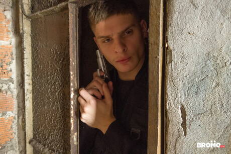 強壯的男人 Andreas Fault 和健壯的男人 Jael 在淋浴中互相吸吮和操弄