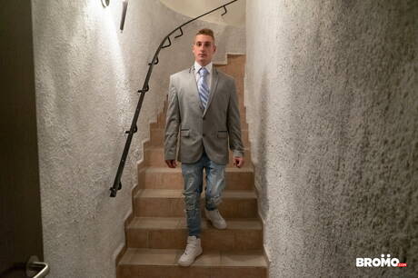 Der hinreißende Junge Emir Macak und der sinnliche Typ Pavel Sora bei einem heißen Arschfick