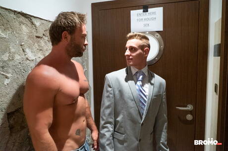 Der hinreißende Junge Emir Macak und der sinnliche Typ Pavel Sora bei einem heißen Arschfick