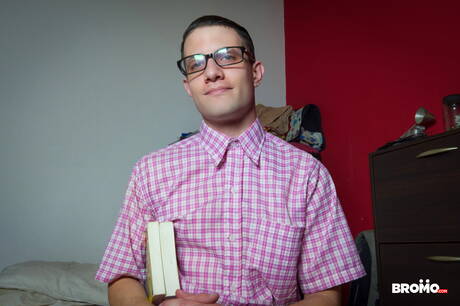 Der deutsche Adonis Alexander Gustavo und der heiße amerikanische Twink Mikey Junior haben eine heiße Pärchenszene