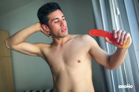 Der harte Kerl Fran und der kräftige El Santos haben guten Sex