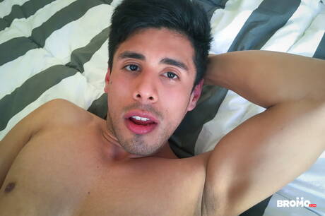 Der harte Kerl Fran und der kräftige El Santos haben guten Sex