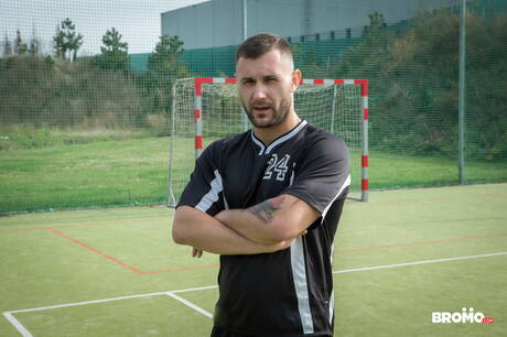 American tough guy Martin Dajnar and czech strongman Daren D fuck ass after blowjob outdoor