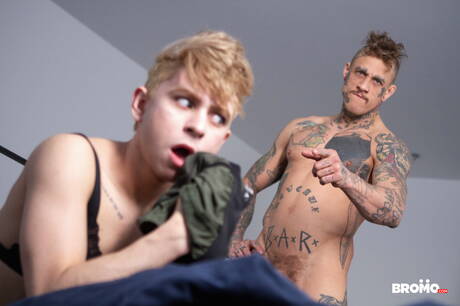 Canadian hunk Bo Sinn and american pretty boy Daniel Hausser in hot ass fuck action