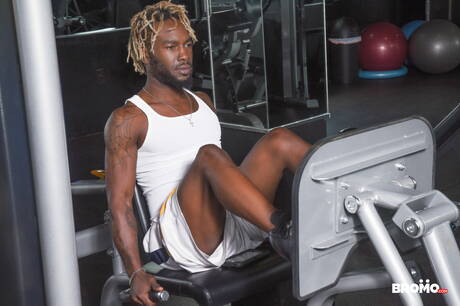 Der sexy Kumpel Phoenix und der heiße Kumpel Sleepy Reed lutschen und vögeln sich gegenseitig unter der Dusche