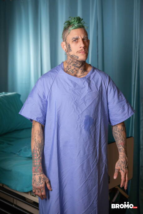 加拿大肌肉男 Bo Sinn 和俄羅斯帥哥 Lev Ivankov 進行肛交