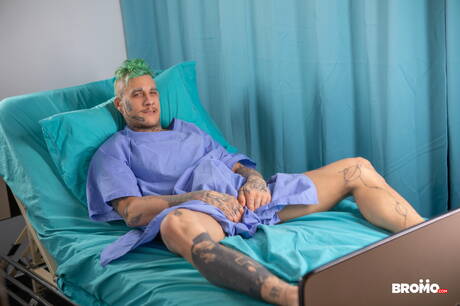 Le musclé canadien Bo Sinn et le minet russe Lev Ivankov ont des relations sexuelles anales