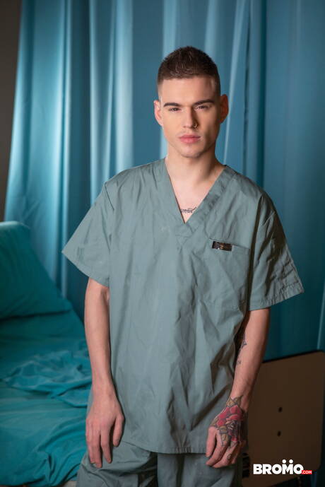 Bromo: Canadian muscular Bo Sinn and russian twink Lev Ivankov have anal sex