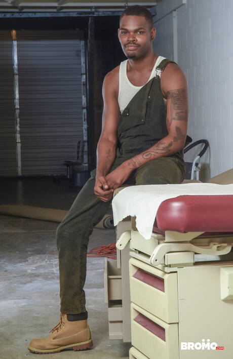 Husky guy Unlimited Creamz and superstud Mack Daddy have a good sex