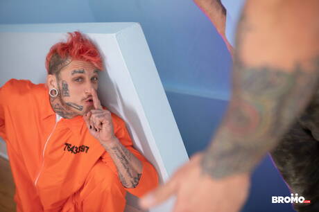 Bromo: Canadian well-built Bo Sinn and american mature bear Eddy Ceetee in hot ass fuck action