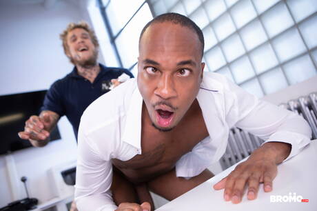 加拿大肌肉男Bo Sinn與黑人硬漢Trent King跨種族激情