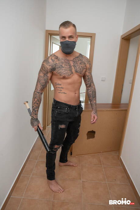 Czech hunky guy Ryan Cage and american superstud Martin Dajnar in hot homosexual action outside