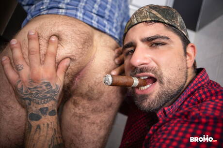 Canadian bodybuilder Ryan Bones and canadian hot bear Markus Kage sucking and fucking each other in bathroom