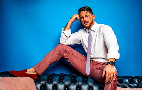 素敵なアメリカ人の仲間の筋肉質なブランドン・アンダーソンと筋肉質なローマン・トッドが屋外で熱いアナルセックスをする