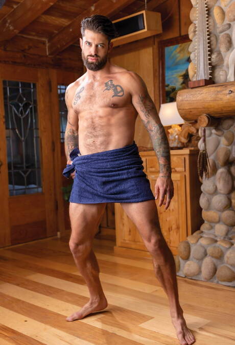 火辣好友 Josh Moore、Beau Butler 和 Alpha Wolfe 享受精彩的三人性愛