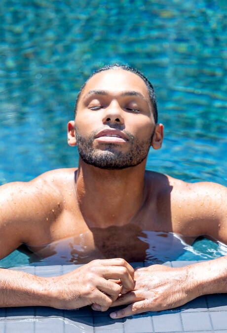 Der amerikanische Bär Beau Butler und Tony Genius haben sich am Pool gevögelt