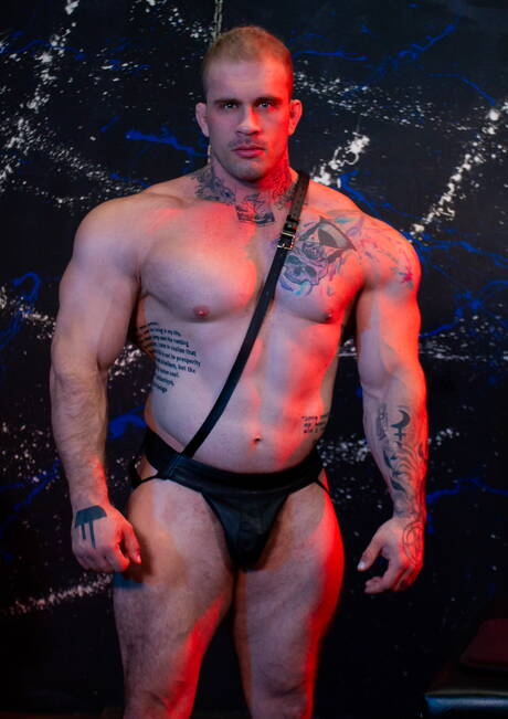 Fisting Central: Davin Strong and american mature bear Beau Butler masturbating with dildo