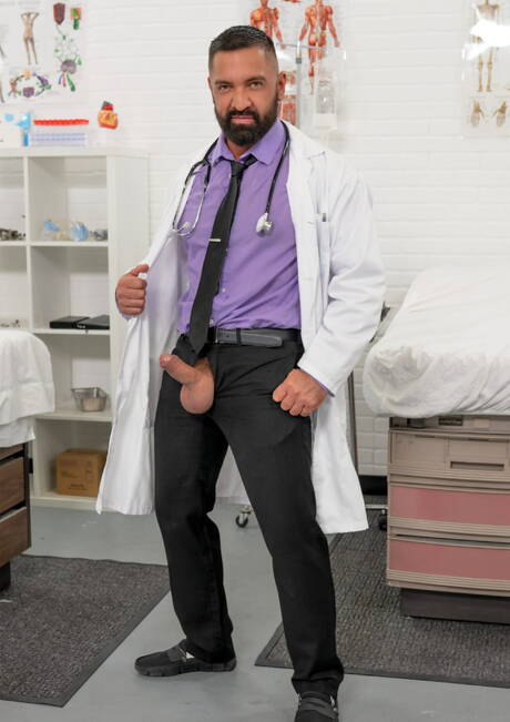 Sexy Dominic Pacifico, Wrex Wylde und Nathan Daniels beim heißen Dreier-Analsex mit Fisting