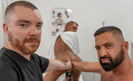 Seksowny Dominic Pacifico, Wrex Wylde i Nathan Daniels w gorącym trójkącie analnym z fistingiem