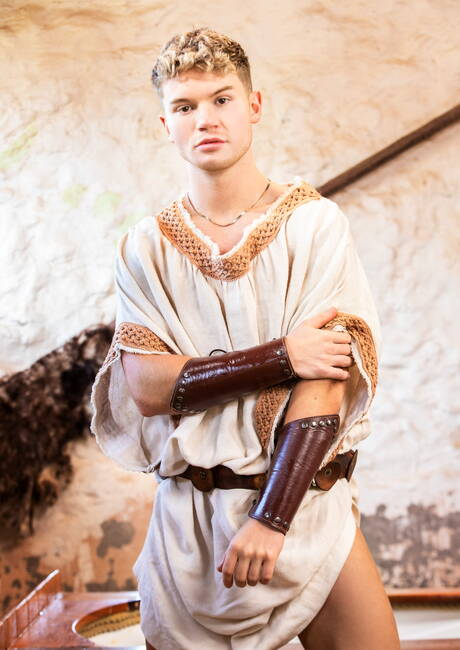 Men: American hunk Felix Fox and irish hunk Dean Young posing nude and showing tight ass