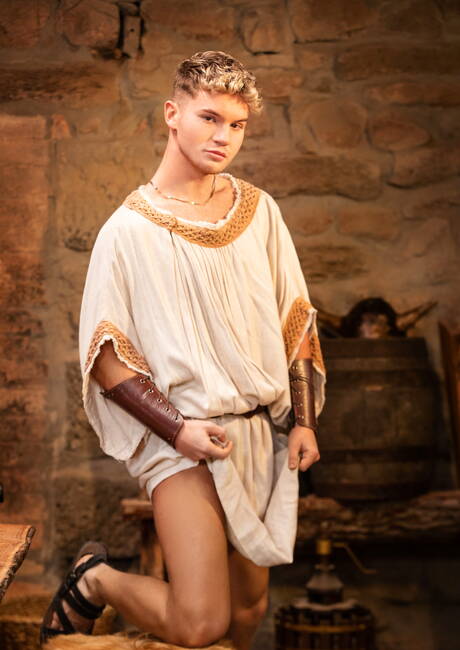 Irish stud Dean Young and american bodybuilder Papi Kocic in hot homosexual scene