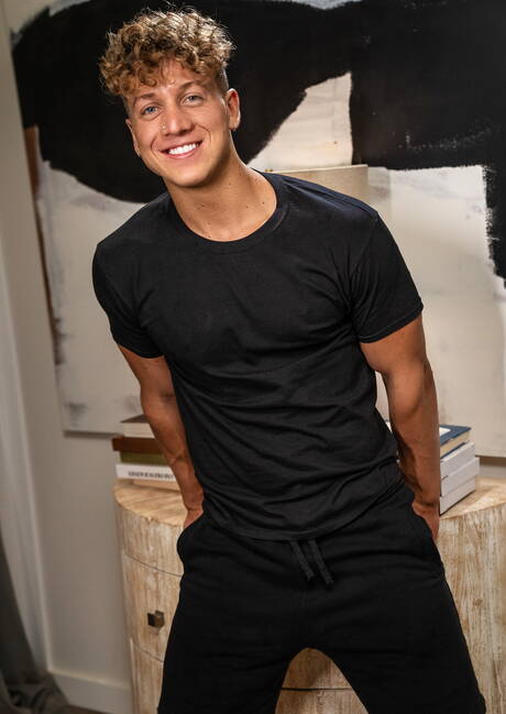 Los famosos estadounidenses, el guapo Felix Fox y el guapo Ryan Bailey, tienen una escena de pareja candente