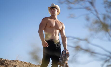 美國健壯的羅曼·托德和加拿大肌肉發達的馬利克·德爾加蒂在戶外享受了一場精彩的肛交