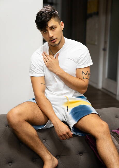 Brysen e il bellissimo ragazzo latino Angel Rivera scopano dopo un pompino in cucina