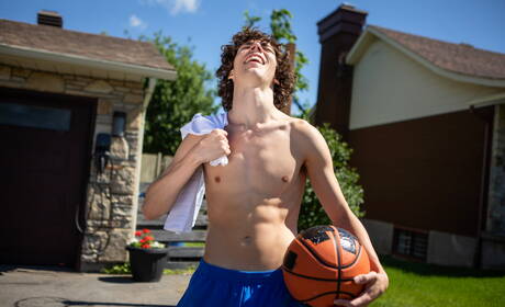 Der amerikanische Schönling Cristiano und der schöne Junge Leo Louis bohren draußen einen Arsch