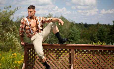 加拿大公牛馬利克·德爾加蒂和國王之心在戶外吸吮雞巴後操屁股