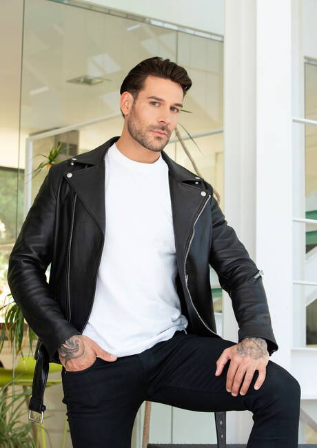 Men: Horny guys Papi Kocic, Jota Palma and Sean Weiss have a good threesome sex