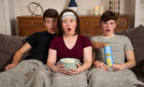 アメリカの若い男ジョーイ・ミルズとイケメンのジェイク・プレストンが熱いカップルシーンを披露