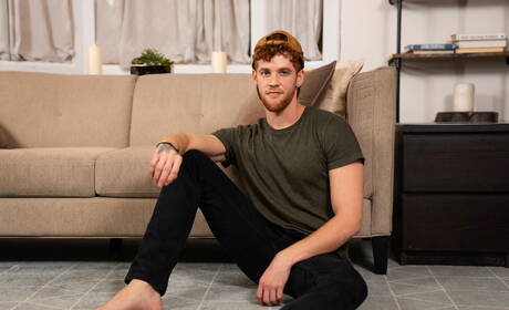 Los chicos estadounidenses calientes Troye Dean y el musculoso Chris White tienen buen sexo anal