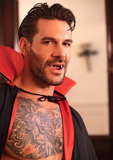 ドリアン・マルグとアメリカ人の筋肉質なパピ・コシックがハードなアナルセックスをする