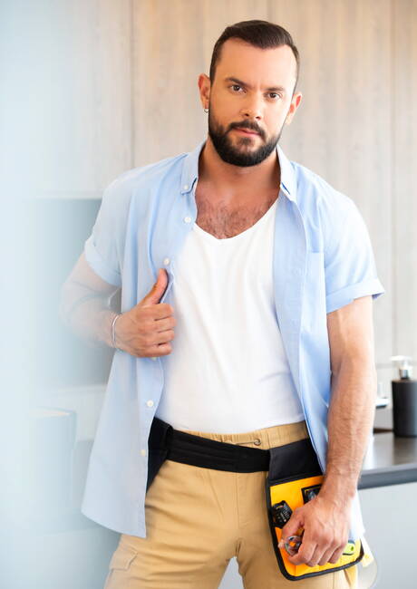 Latino tough guy Pol Prince and portuguese hairy bear Sir Peter drilling an ass with fisting