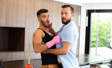 O durão latino Pol Prince e o urso peludo português Sir Peter furando uma bunda com o punho