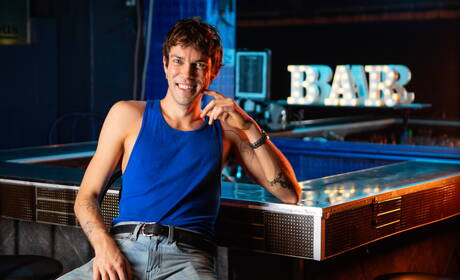 好美國男人強壯的公牛保羅·瓦格納和漂亮的男孩克里斯·酷熱的屁股性交動作