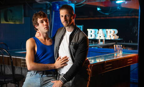 好美國男人強壯的公牛保羅·瓦格納和漂亮的男孩克里斯·酷熱的屁股性交動作