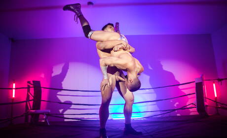 Alex Mecum, Skyy Knox, Malik Delgaty, Clark Delgaty und Darenger im Wrestling-Porno