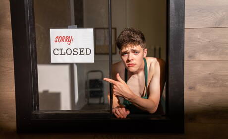 Zwei amerikanische Jungs, der junge Angel Rivera und der heiße Twink Troye Dean in einer heißen Homosexuellenszene