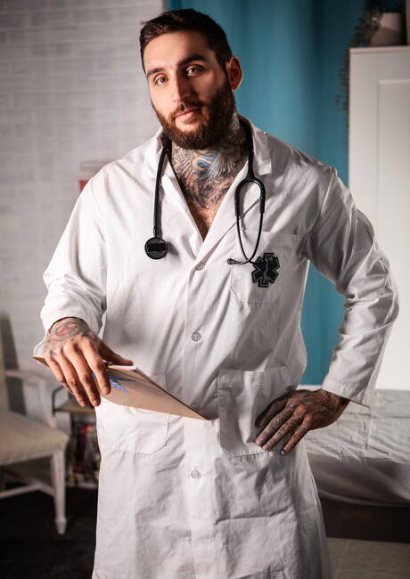 Benjamin Blue, Clark Delgaty, Tony y Dane Jaxson se follan entre ellos