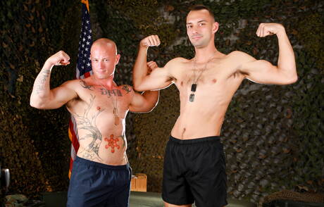 American strong bull Niko Carr and muscular Johnny B have a good sex