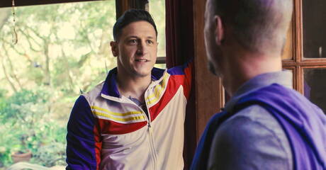 Der muskulöse amerikanische Star Dalton Riley und der junge Ryan Jordan haben heißen Paarsex unter der Dusche